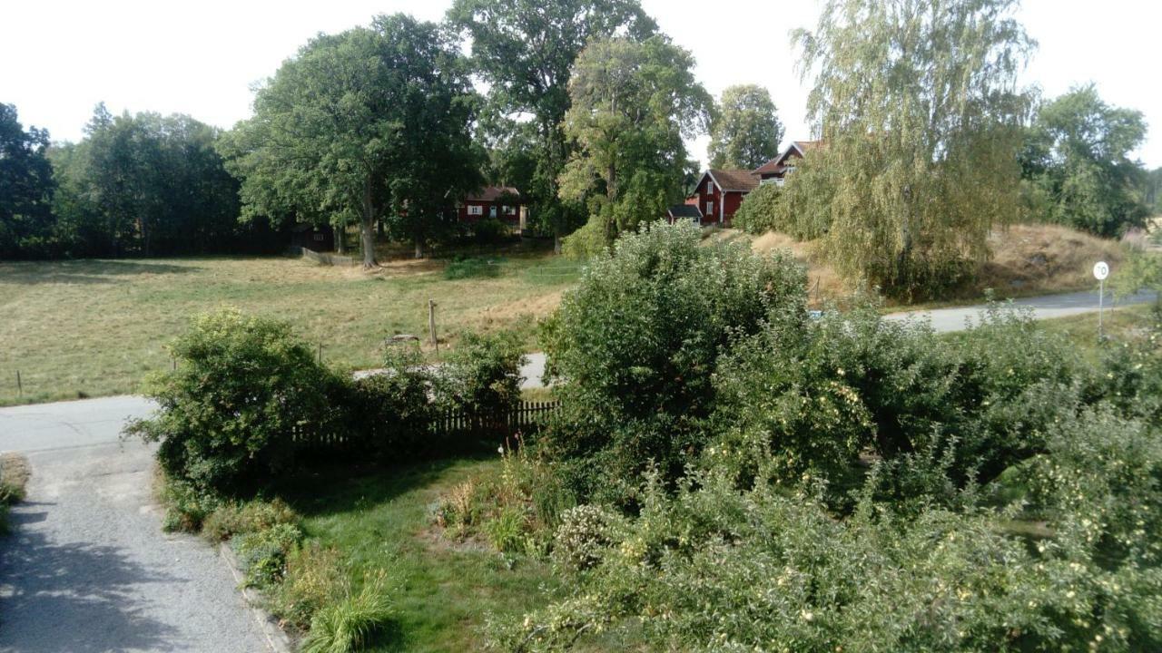 Charmig Villalagenhet 150 M Fran Vanerns Strand Mariestad Dış mekan fotoğraf